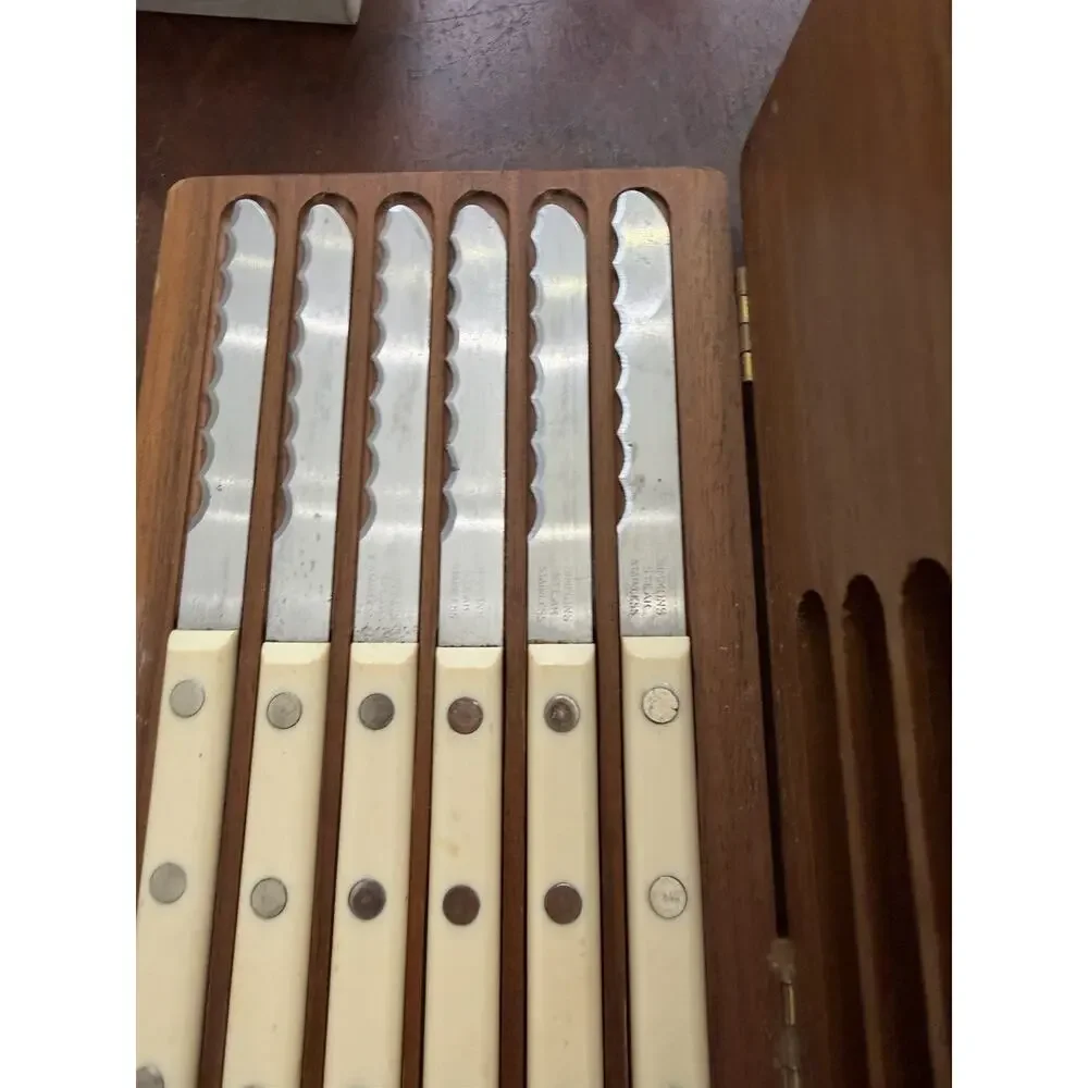Vintage Simmons Stainless Steel Steak Knives Set of 8 Cream Handle Wood Lock Box